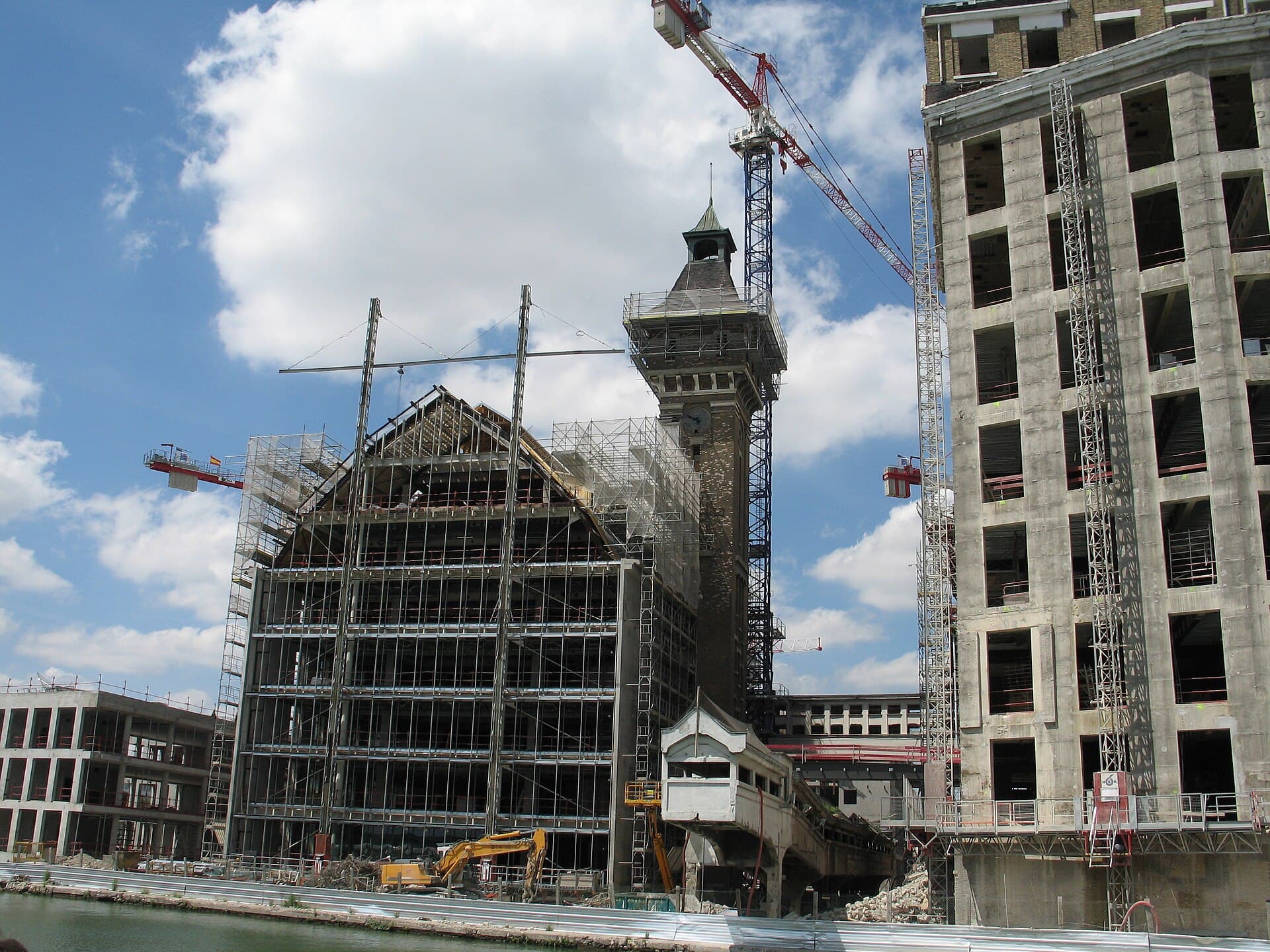 Chantier de construction en montagne